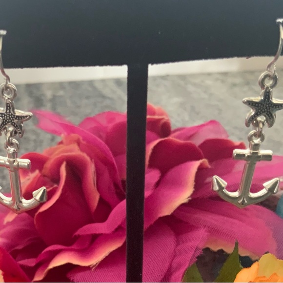 NWOT Nautical anchor/starfish pierced earrings in silver - Picture 5 of 5